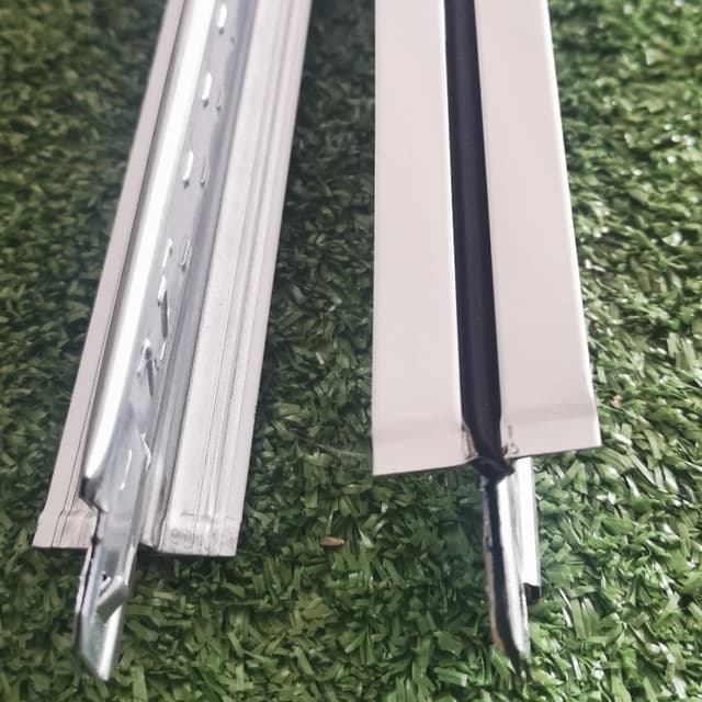 Cross T (black line)