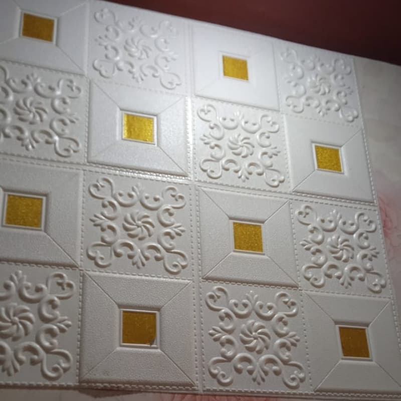 Foam sticker white gold dot